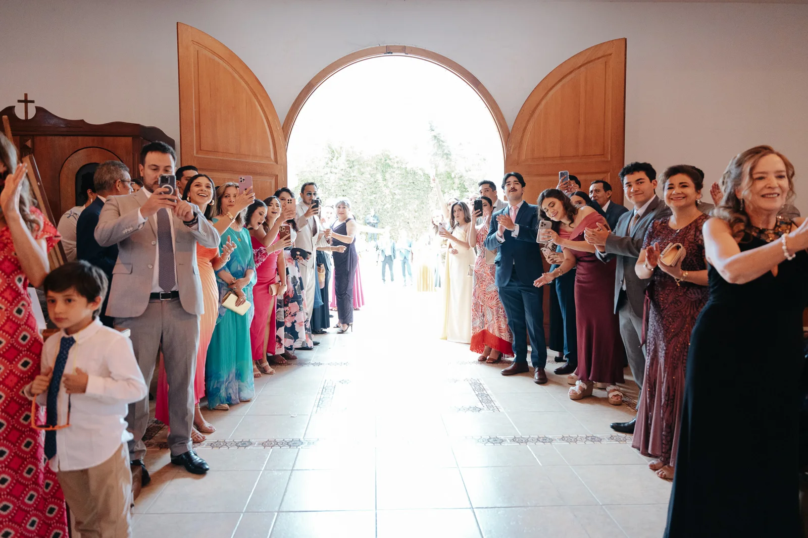 Mel & Jesus, wedding photography by LIB — frame 09